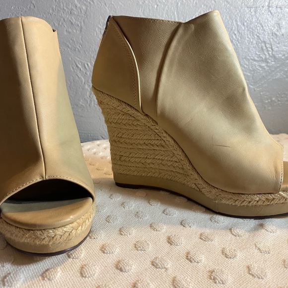 NWOT MICHAEL ANTONIO Nude Mule with an Espadrille Heel - Picture 16 of 16